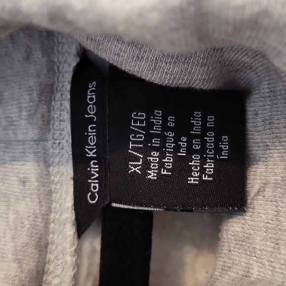 Calvin Klein Sweater - Picture 12 of 17